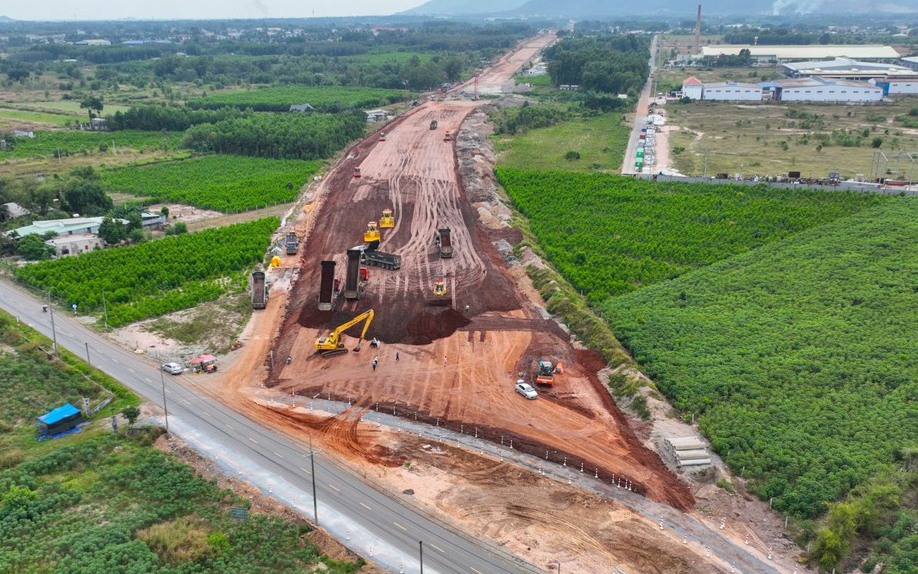 Cao tốc Bi&ecirc;n H&ograve;a - Vũng T&agrave;u: Đường rộng th&ecirc;nh thang, đoạn qua th&agrave;nh phố biển đ&atilde; th&agrave;nh h&igrave;nh