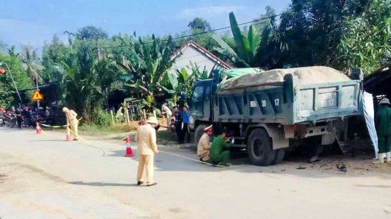 Hiện trường vụ tai nạn giao th&ocirc;ng khiến em L tử vong.