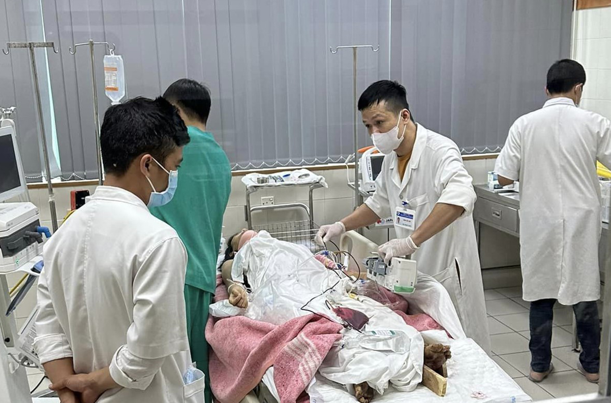 Gia cảnh nghiệt ng&atilde; của nữ sinh sư phạm   - Ảnh 1.