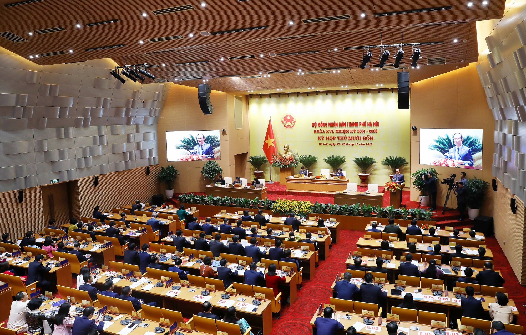 Gi&aacute;m đốc C&ocirc;ng an H&agrave; Nội: Camera AI gi&uacute;p ph&ograve;ng tr&aacute;ch ti&ecirc;u cực trong xử l&yacute; giao th&ocirc;ng - Ảnh 1.