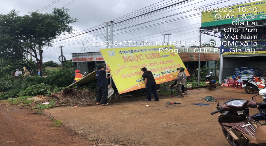 Khu QLĐB III ngăn nạn lấn chiếm hành lang đường bộ, đôn đốc xử nghiêm xe quá tải - Ảnh 2. Khu QLĐB III ngăn nạn lấn chiếm hành lang đường bộ, đôn đốc xử nghiêm xe quá tải - Ảnh 2.