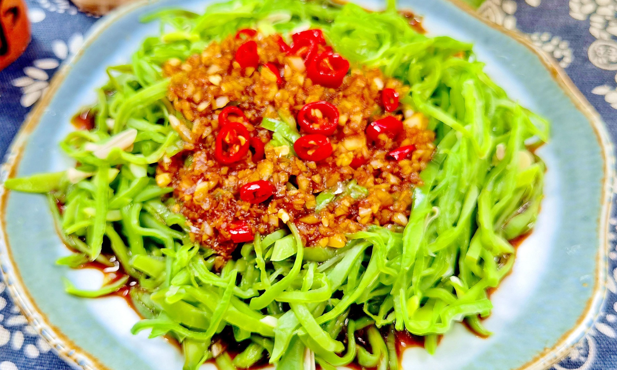 Loại rau c&oacute; canxi gấp 2 lần đậu n&agrave;nh, 7 lần thịt g&agrave;, ăn nhiều khỏe người, chắc xương, nấu g&igrave; cũng ngon - Ảnh 3.