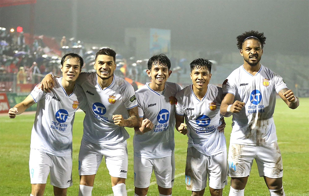 Đội b&oacute;ng nh&agrave; gi&agrave;u khiến cả V-League phải ghen tị  - Ảnh 1.