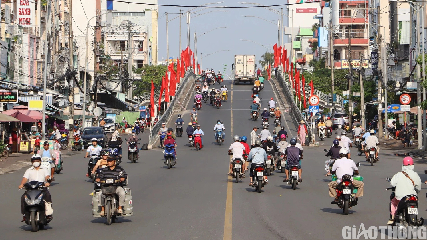 Đường phố rực rỡ trước thềm Festival t&ocirc;m C&agrave; Mau 2023 - Ảnh 4.