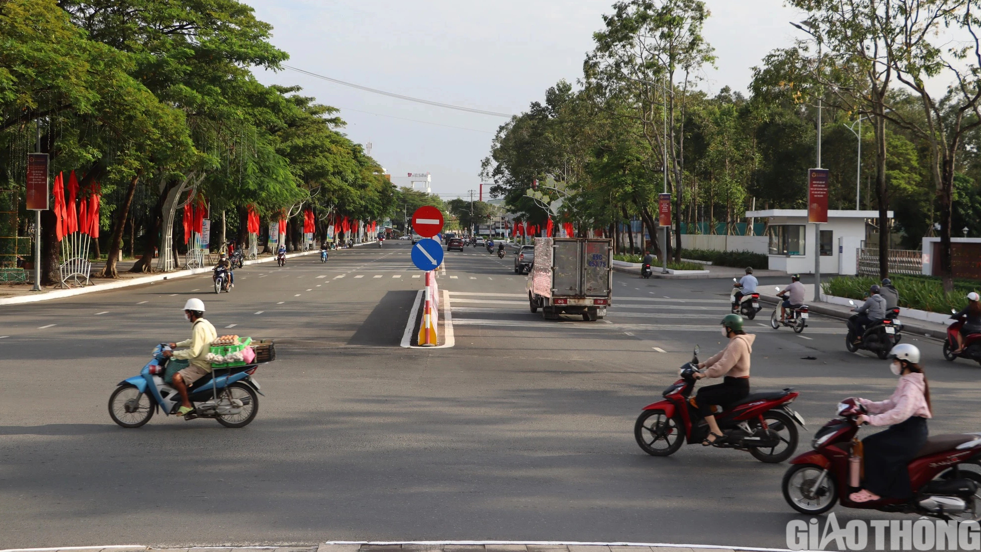 Đường phố rực rỡ trước thềm Festival t&ocirc;m C&agrave; Mau 2023 - Ảnh 6.