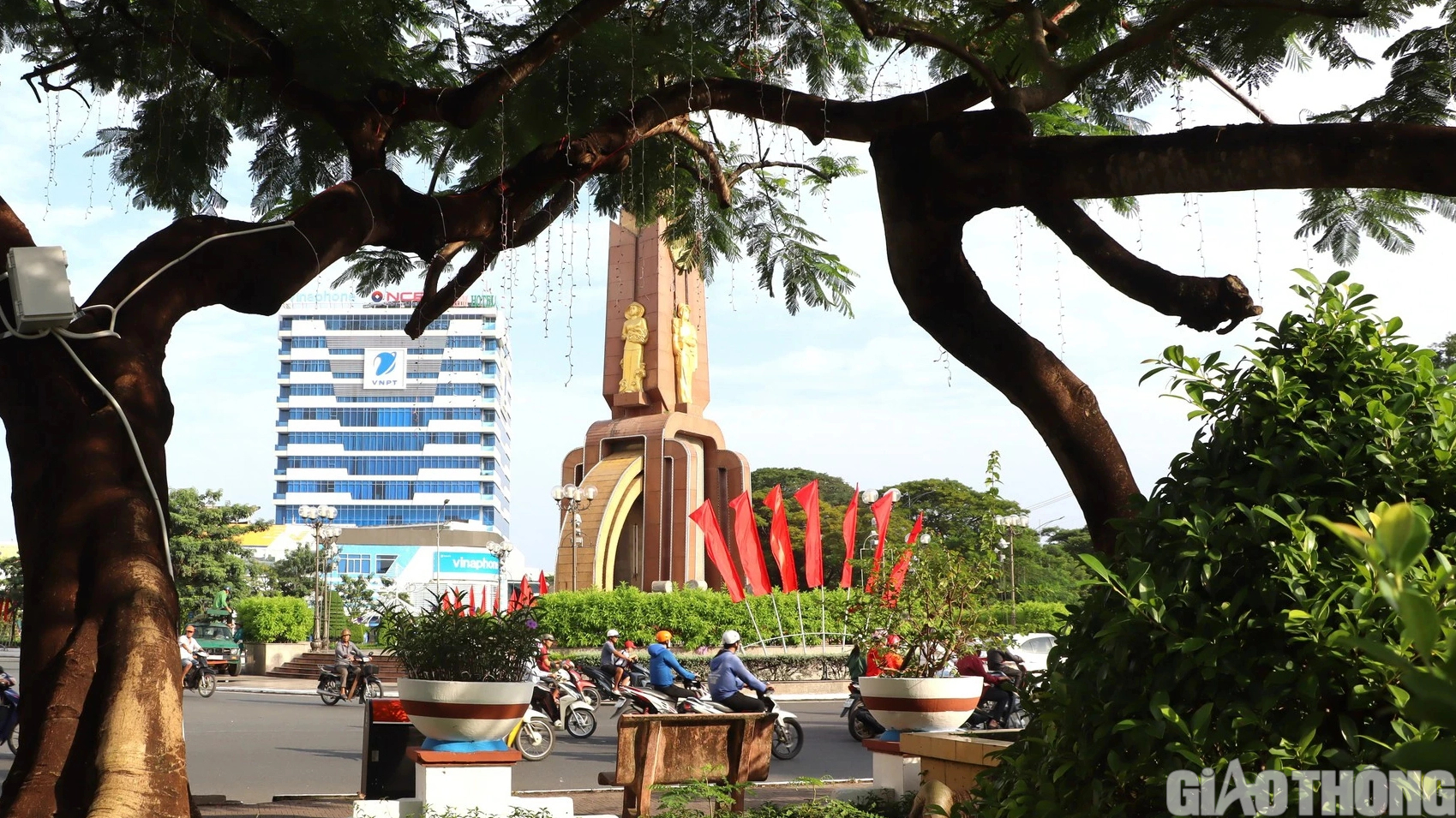 Đường phố rực rỡ trước thềm Festival t&ocirc;m C&agrave; Mau 2023 - Ảnh 8.