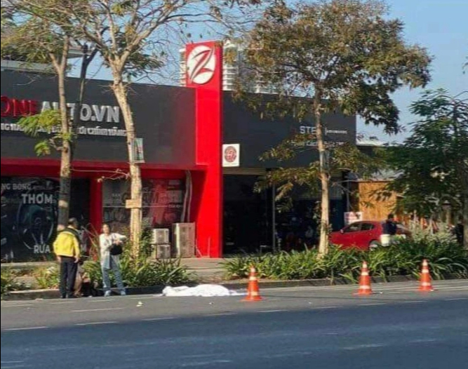 Huấn luyện vi&ecirc;n yoga người Ấn Độ l&aacute;i xe m&aacute;y t&ocirc;ng chết người rồi bỏ đi khỏi hiện trường - Ảnh 1.