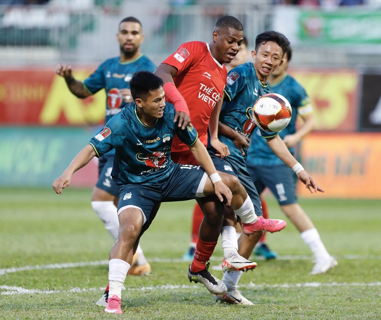 V-League: Tuấn Anh tịt ng&ograve;i, HAGL nối d&agrave;i mạch trận kh&ocirc;ng thắng  - Ảnh 1.