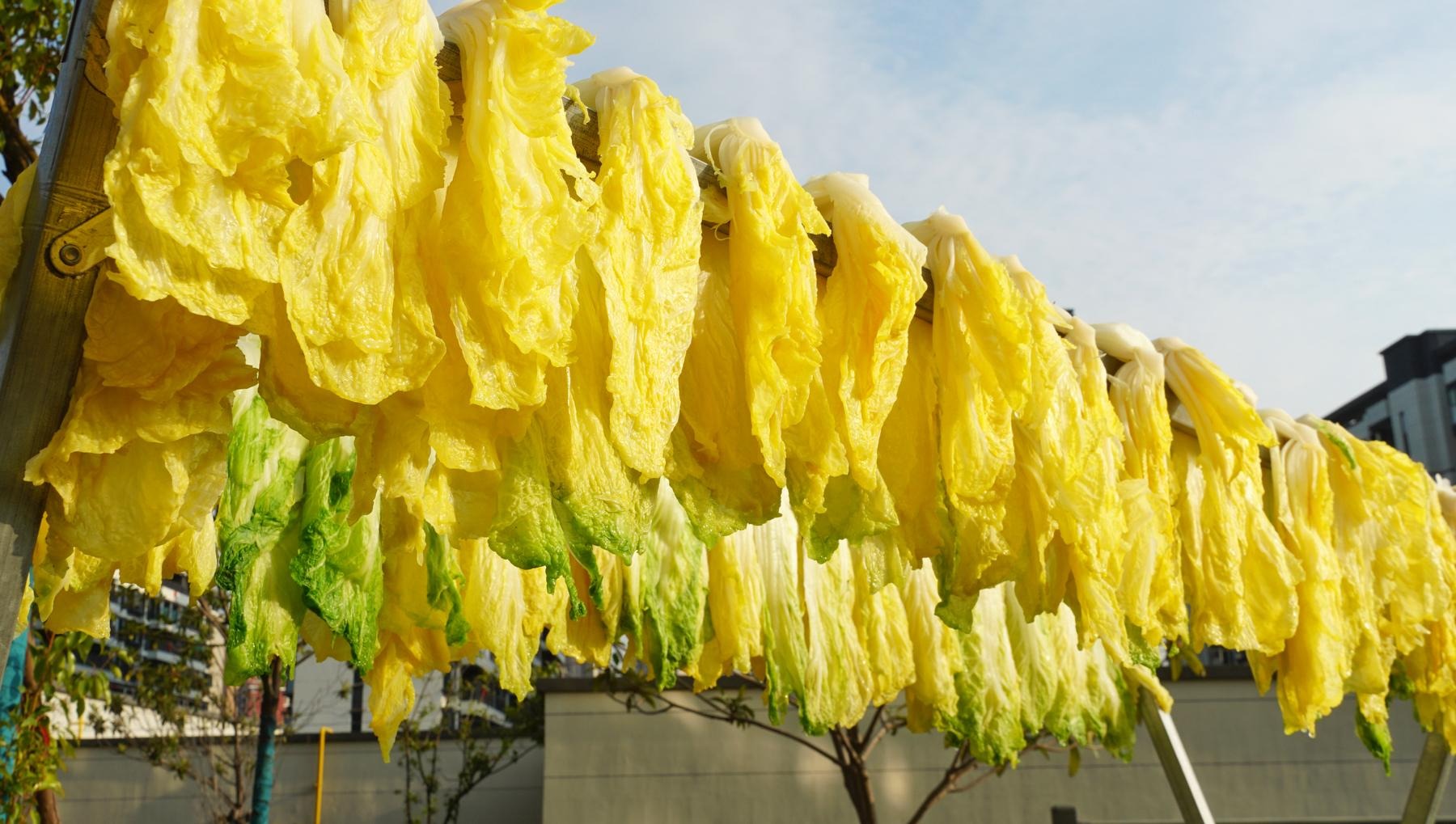  Loại rau cần ăn mạnh v&agrave;o m&ugrave;a đ&ocirc;ng, 1 nhuận tr&agrave;ng, 2 dưỡng da, 3 thải độc, phơi kh&ocirc; hầm si&ecirc;u thơm - Ảnh 3.