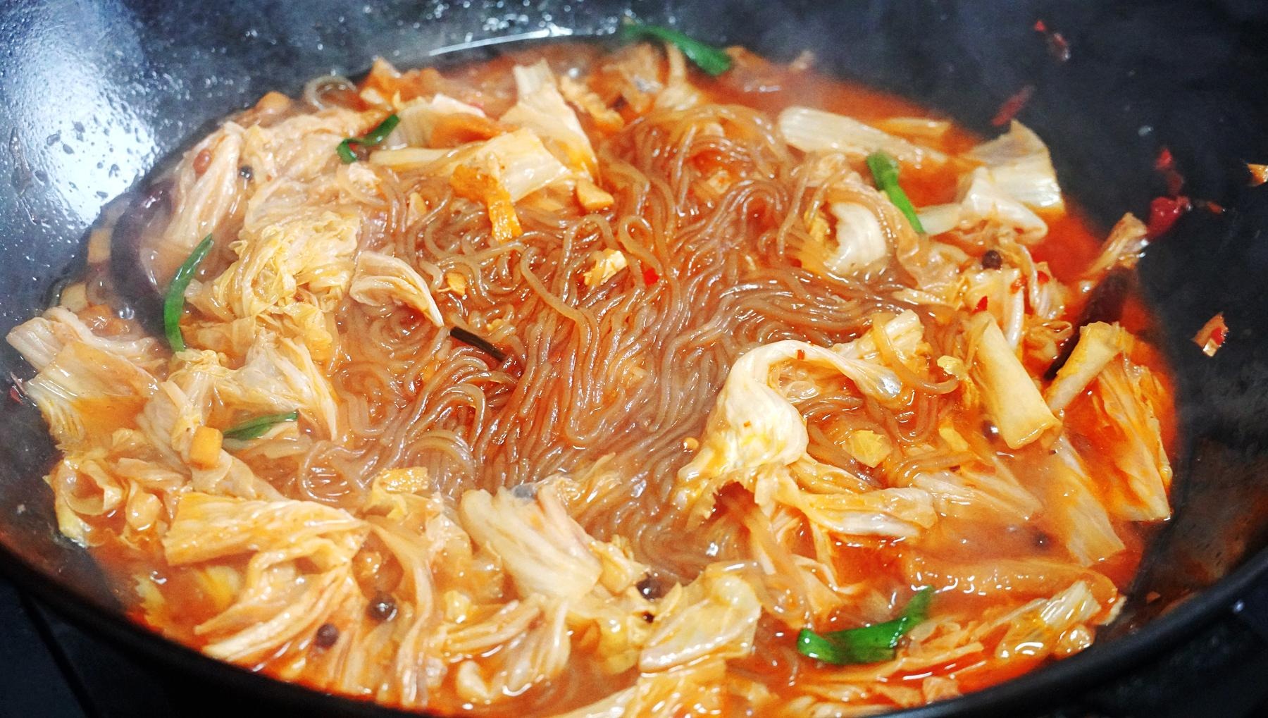  Loại rau cần ăn mạnh v&agrave;o m&ugrave;a đ&ocirc;ng, 1 nhuận tr&agrave;ng, 2 dưỡng da, 3 thải độc, phơi kh&ocirc; hầm si&ecirc;u thơm - Ảnh 16.