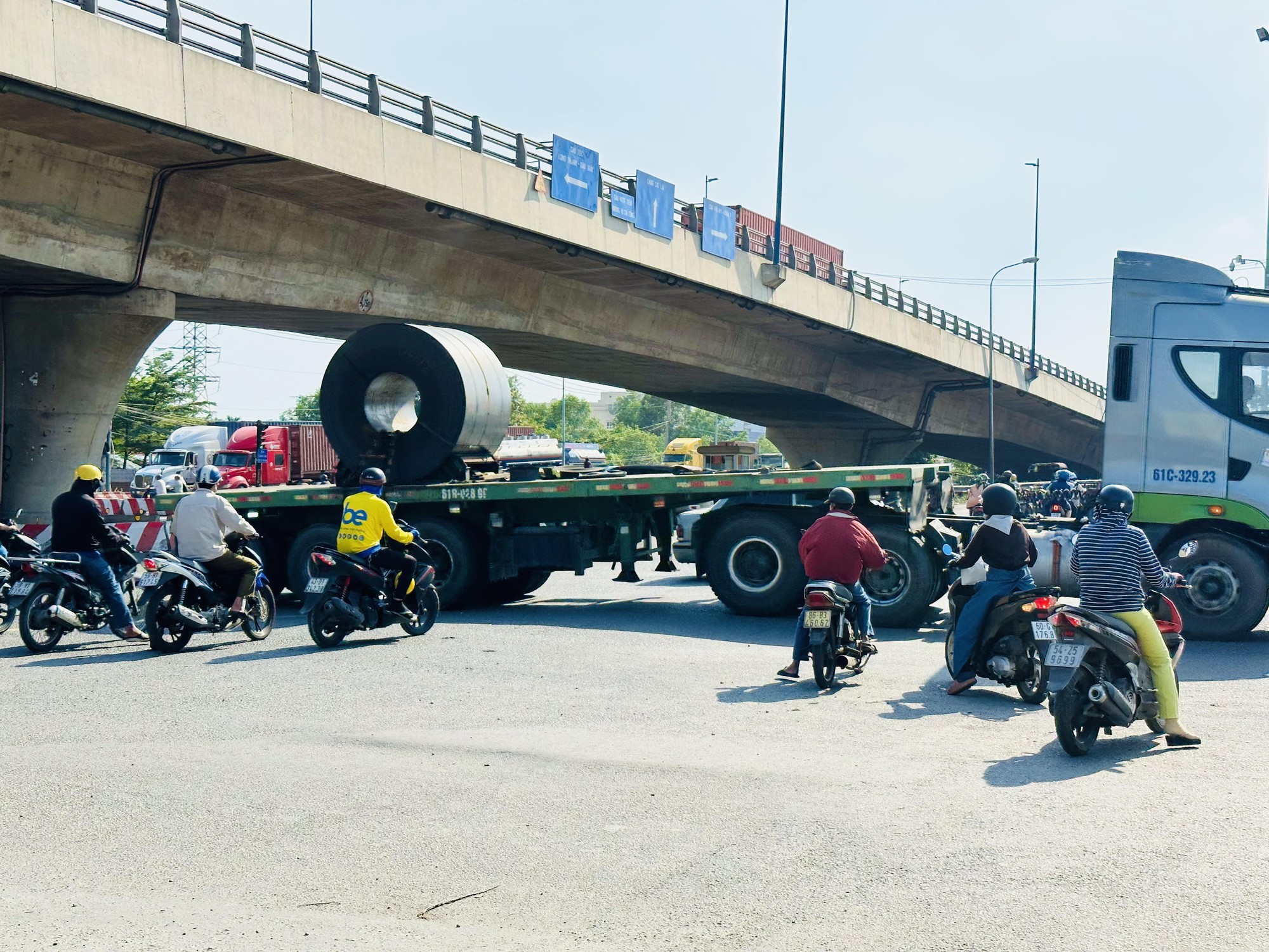 TP.HCM: Đ&aacute;nh vật với xo&aacute; &ldquo;điểm đen&rdquo; giao th&ocirc;ng - Ảnh 3.