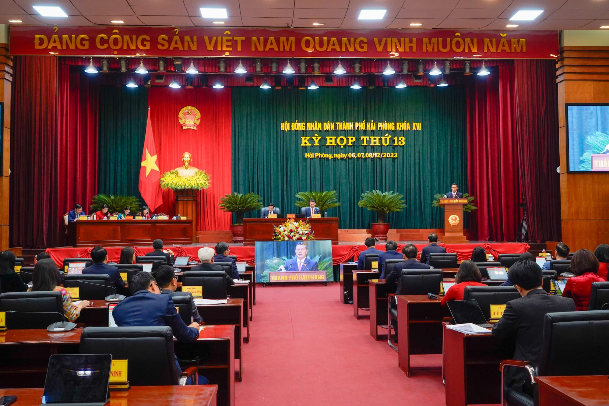 Hải Ph&ograve;ng:  Chi hơn 300 tỷ đ&atilde;i ngộ nh&acirc;n lực y tế, miễn lệ ph&iacute; sổ đỏ - Ảnh 2.