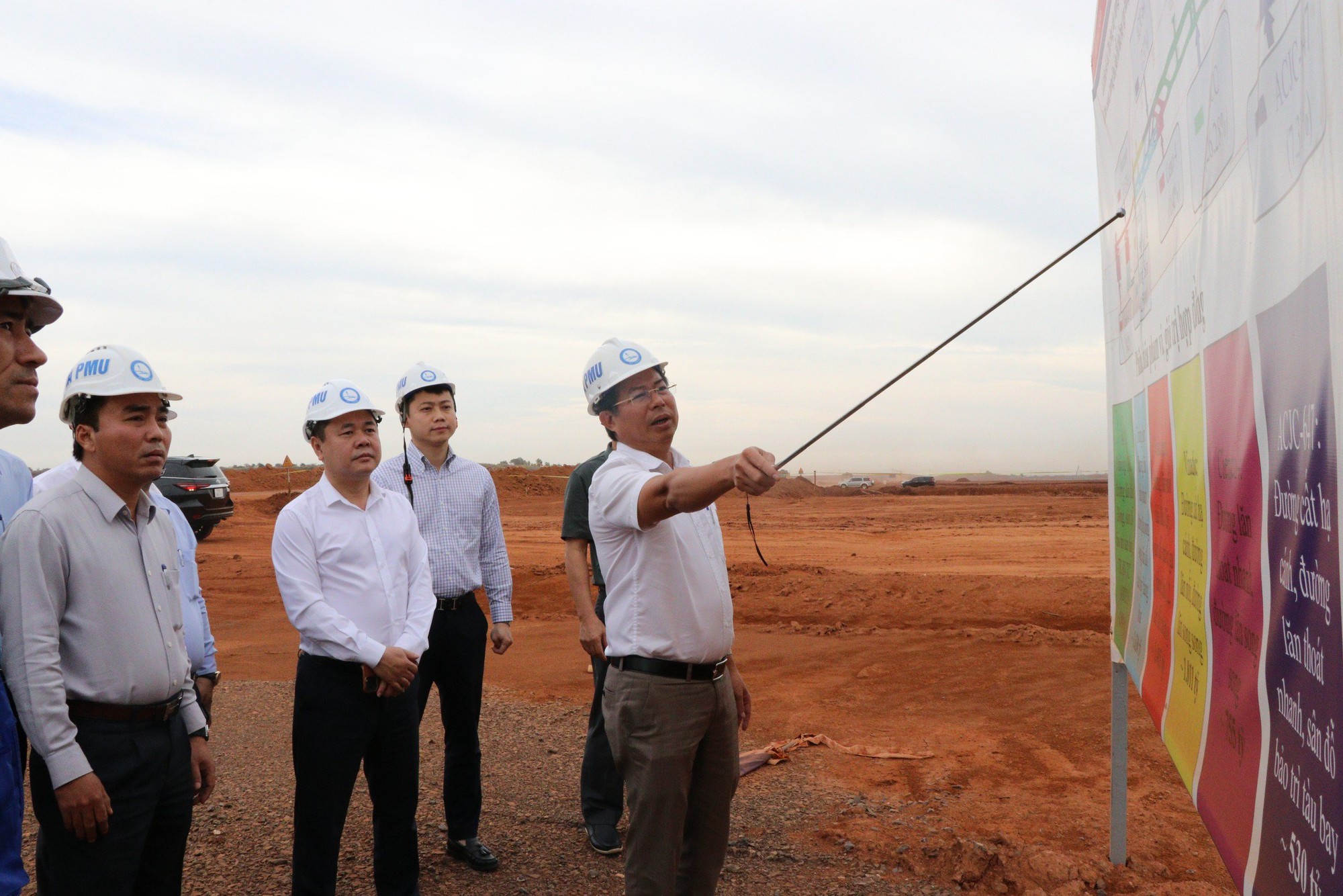 Đua tiến độ s&acirc;n bay Long Th&agrave;nh trong m&ugrave;a kh&ocirc; - Ảnh 1.