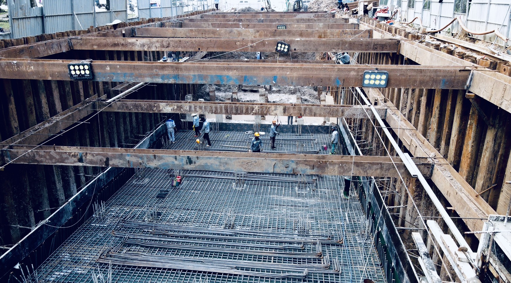 Lộ diện những h&igrave;nh ảnh đầu ti&ecirc;n của hầm chui tr&ecirc;n đường xuy&ecirc;n s&acirc;n bay T&acirc;n Sơn Nhất  - Ảnh 9.