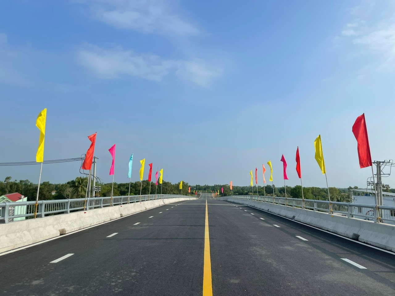 Từ ng&agrave;y mai (10/12), đưa v&agrave;o khai th&aacute;c tuyến tr&aacute;nh QL1A qua C&agrave; Mau - Ảnh 1.