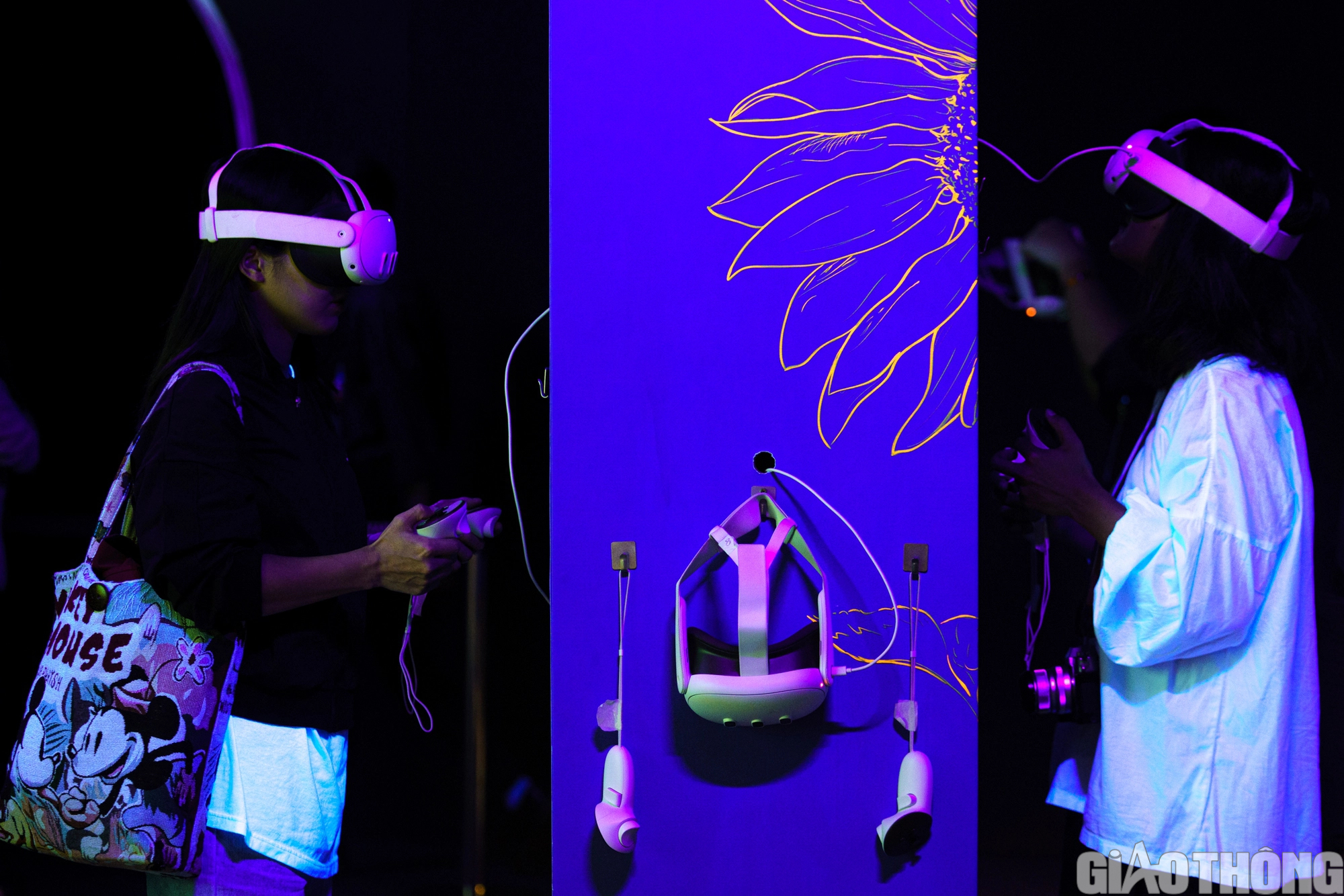 Giới trẻ thích thú với triển lãm nghệ thuật đa giác quan Van Gogh - Ảnh 6. Giới trẻ thích thú với triển lãm nghệ thuật đa giác quan Van Gogh - Ảnh 6.