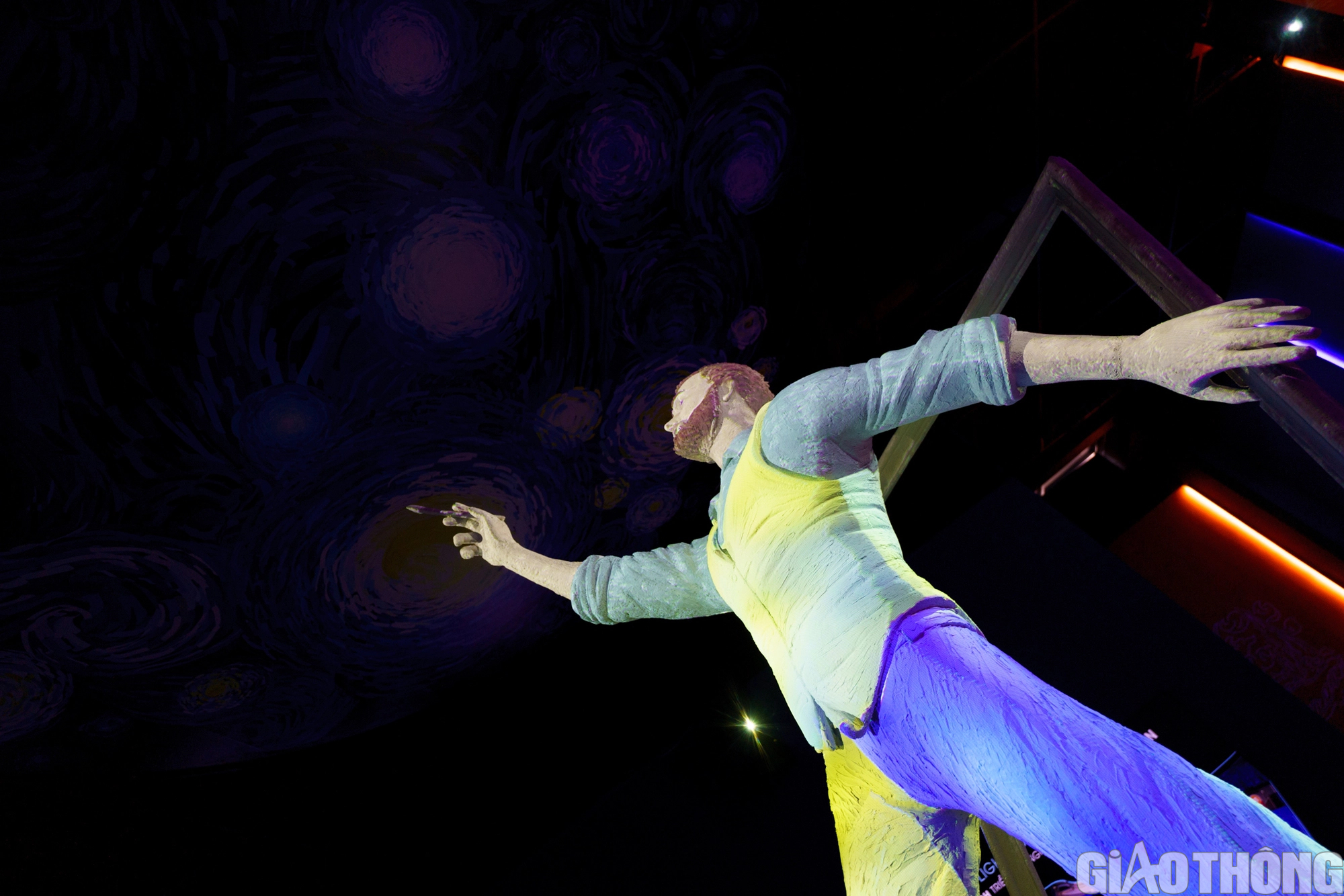 Giới trẻ thích thú với triển lãm nghệ thuật đa giác quan Van Gogh - Ảnh 7. Giới trẻ thích thú với triển lãm nghệ thuật đa giác quan Van Gogh - Ảnh 7.