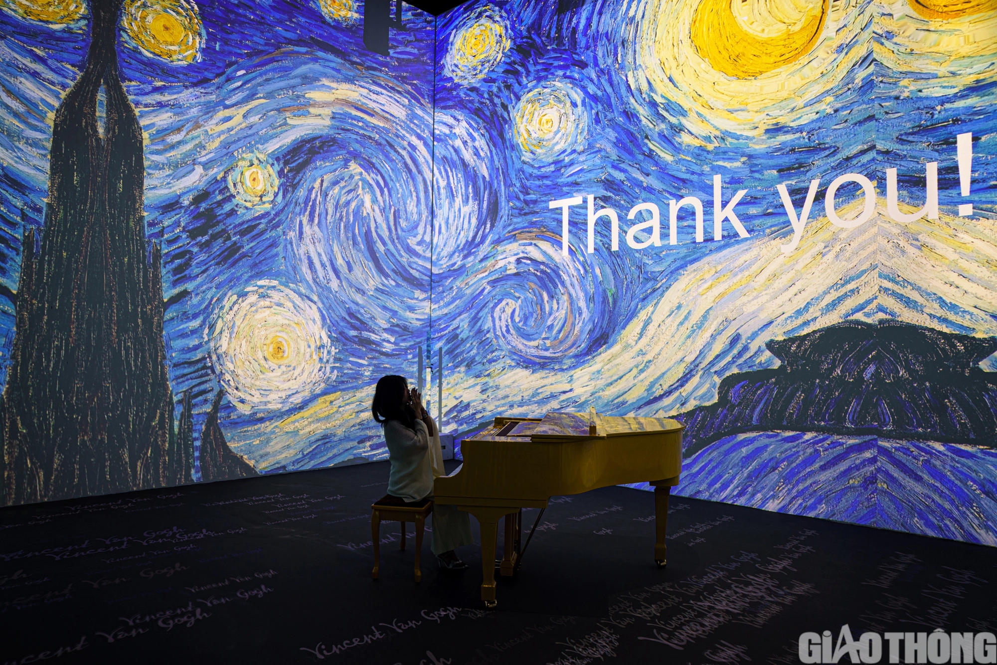 Giới trẻ thích thú với triển lãm nghệ thuật đa giác quan Van Gogh - Ảnh 9. Giới trẻ thích thú với triển lãm nghệ thuật đa giác quan Van Gogh - Ảnh 9.