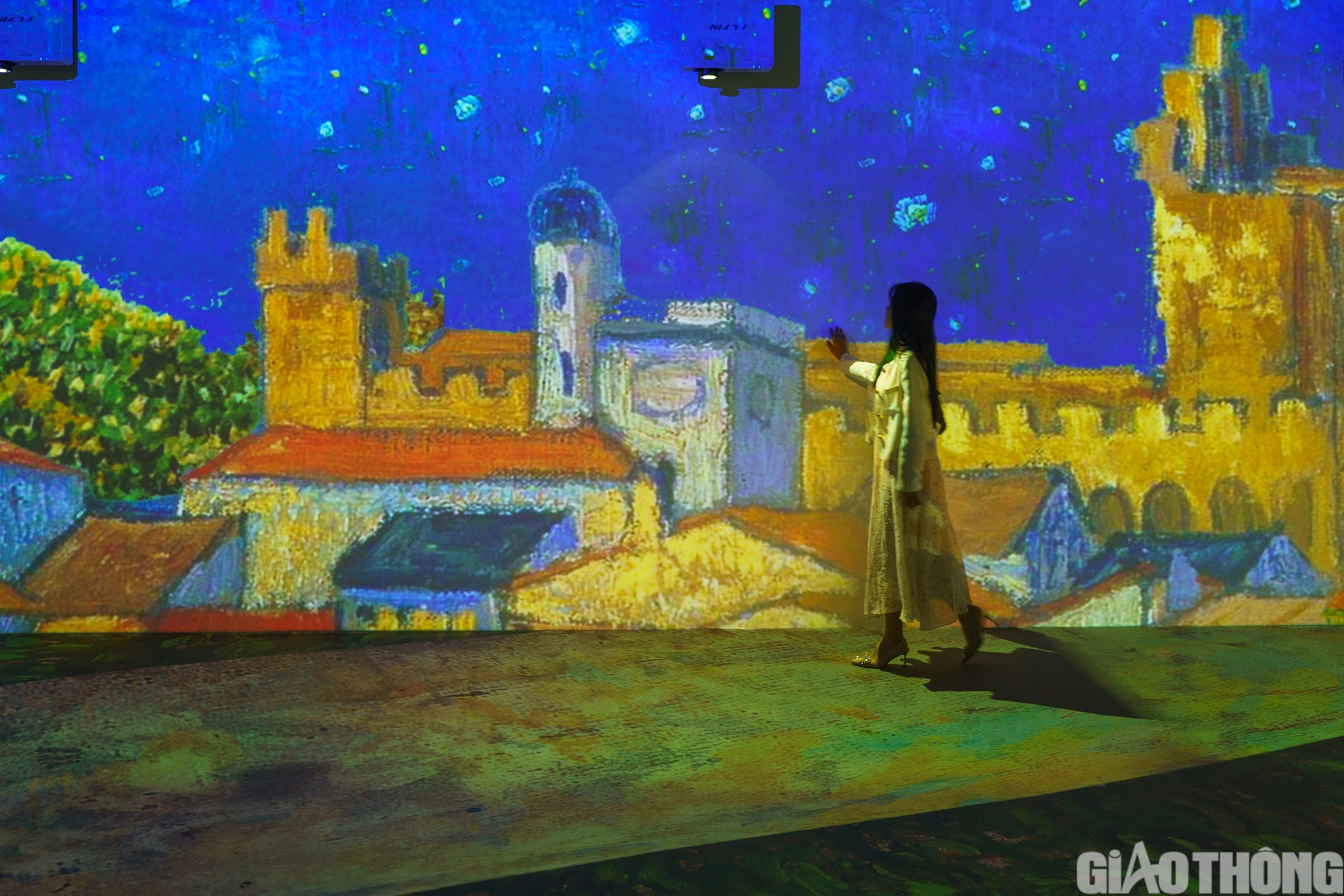 Giới trẻ thích thú với triển lãm nghệ thuật đa giác quan Van Gogh - Ảnh 10. Giới trẻ thích thú với triển lãm nghệ thuật đa giác quan Van Gogh - Ảnh 10.