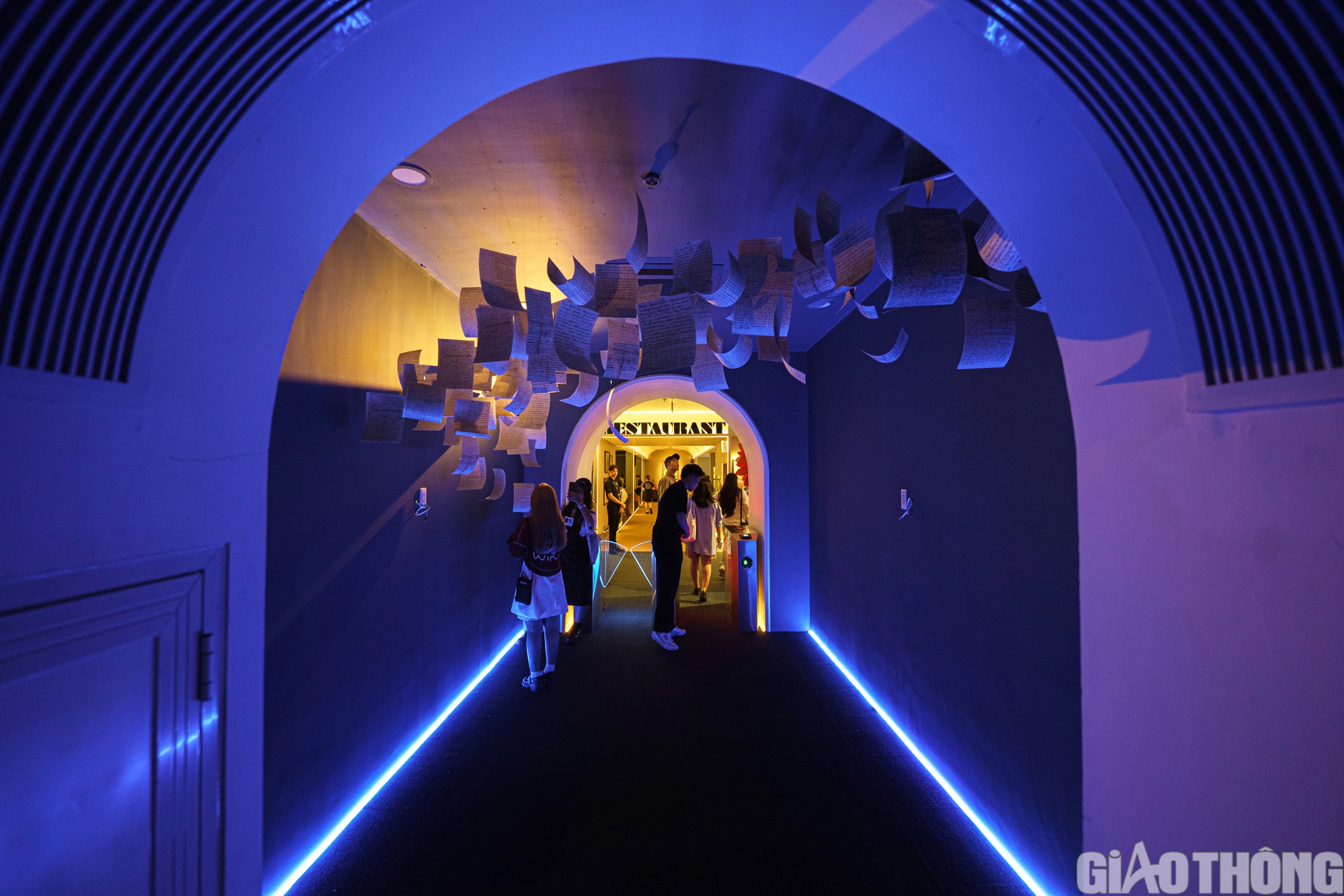 Giới trẻ thích thú với triển lãm nghệ thuật đa giác quan Van Gogh - Ảnh 15. Giới trẻ thích thú với triển lãm nghệ thuật đa giác quan Van Gogh - Ảnh 15.