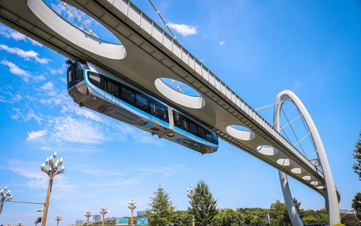 H&agrave; Nội đề xuất l&agrave;m t&agrave;u điện treo 1 ray dọc s&ocirc;ng Hồng