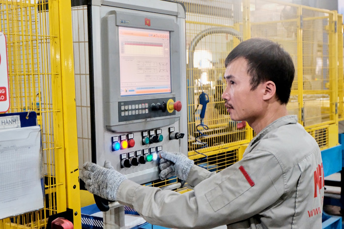 Ng&acirc;n h&agrave;ng li&ecirc;n tiếp hạ l&atilde;i suất, doanh ngiệp vẫn than trời, v&igrave; sao? - Ảnh 2.