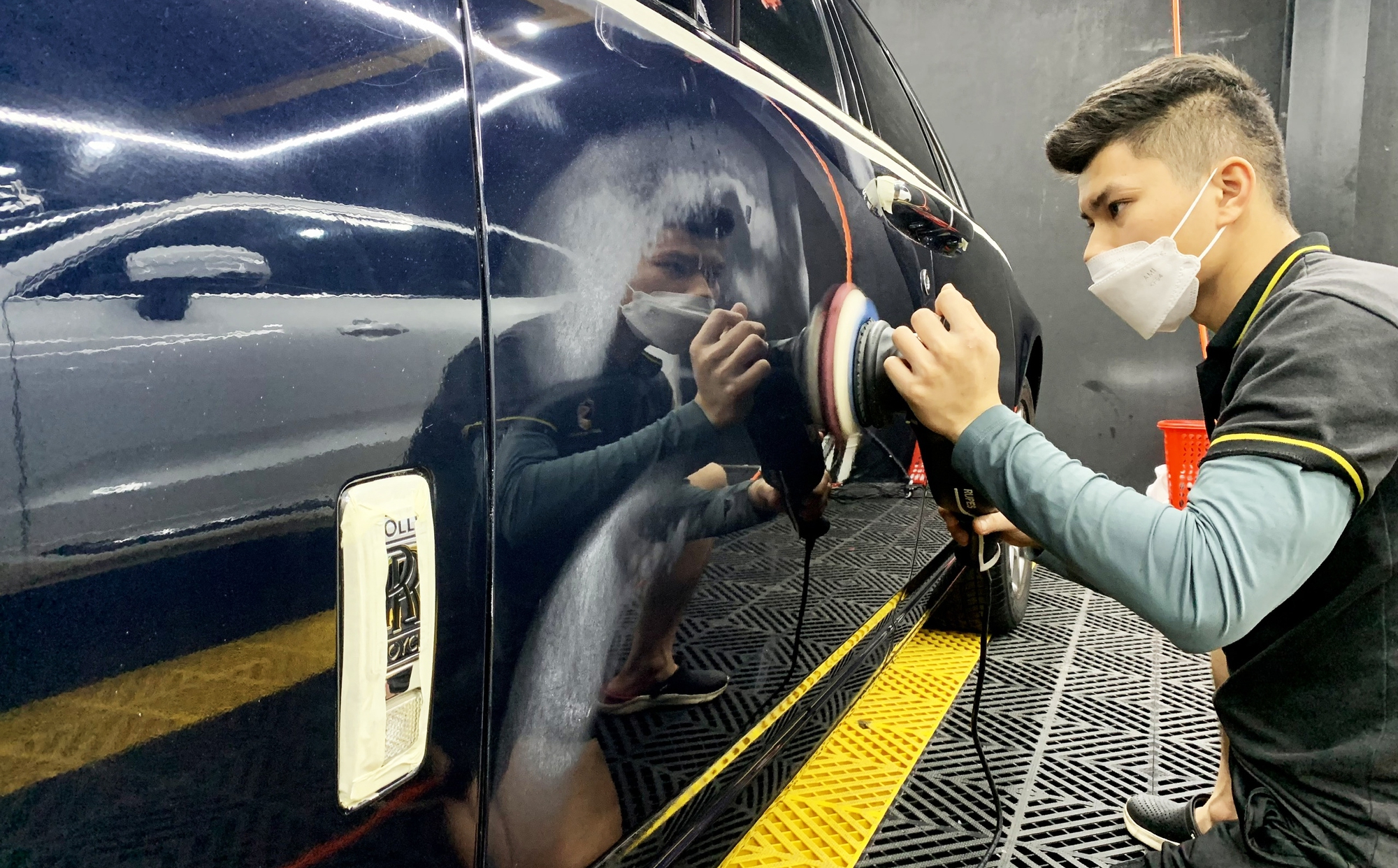 BÍ KÍP CHĂM SÓC XE SIÊU SANG CHO CHỦ NHÂN SIÊU VIP - Ảnh 2. BÍ KÍP CHĂM SÓC XE SIÊU SANG CHO CHỦ NHÂN SIÊU VIP - Ảnh 2.