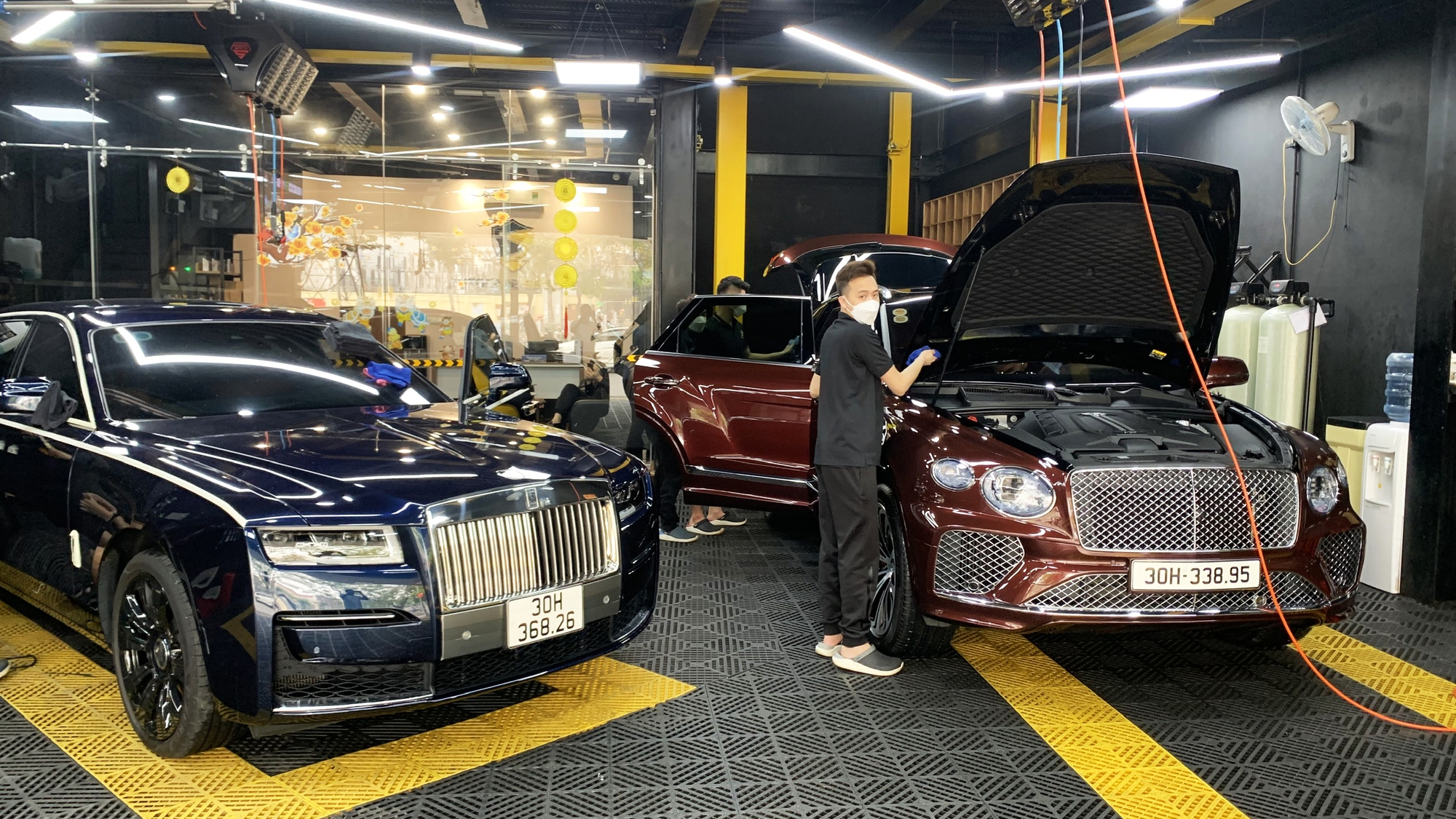 BÍ KÍP CHĂM SÓC XE SIÊU SANG CHO CHỦ NHÂN SIÊU VIP - Ảnh 1. BÍ KÍP CHĂM SÓC XE SIÊU SANG CHO CHỦ NHÂN SIÊU VIP - Ảnh 1.