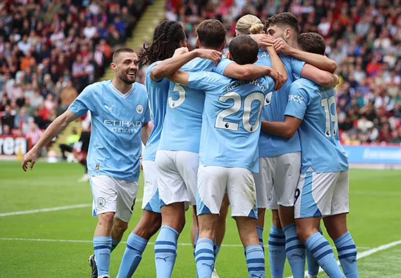 Ngoại hạng Anh: Man City, Liverpool h&uacute; v&iacute;a gi&agrave;nh 3 điểm - Ảnh 1.