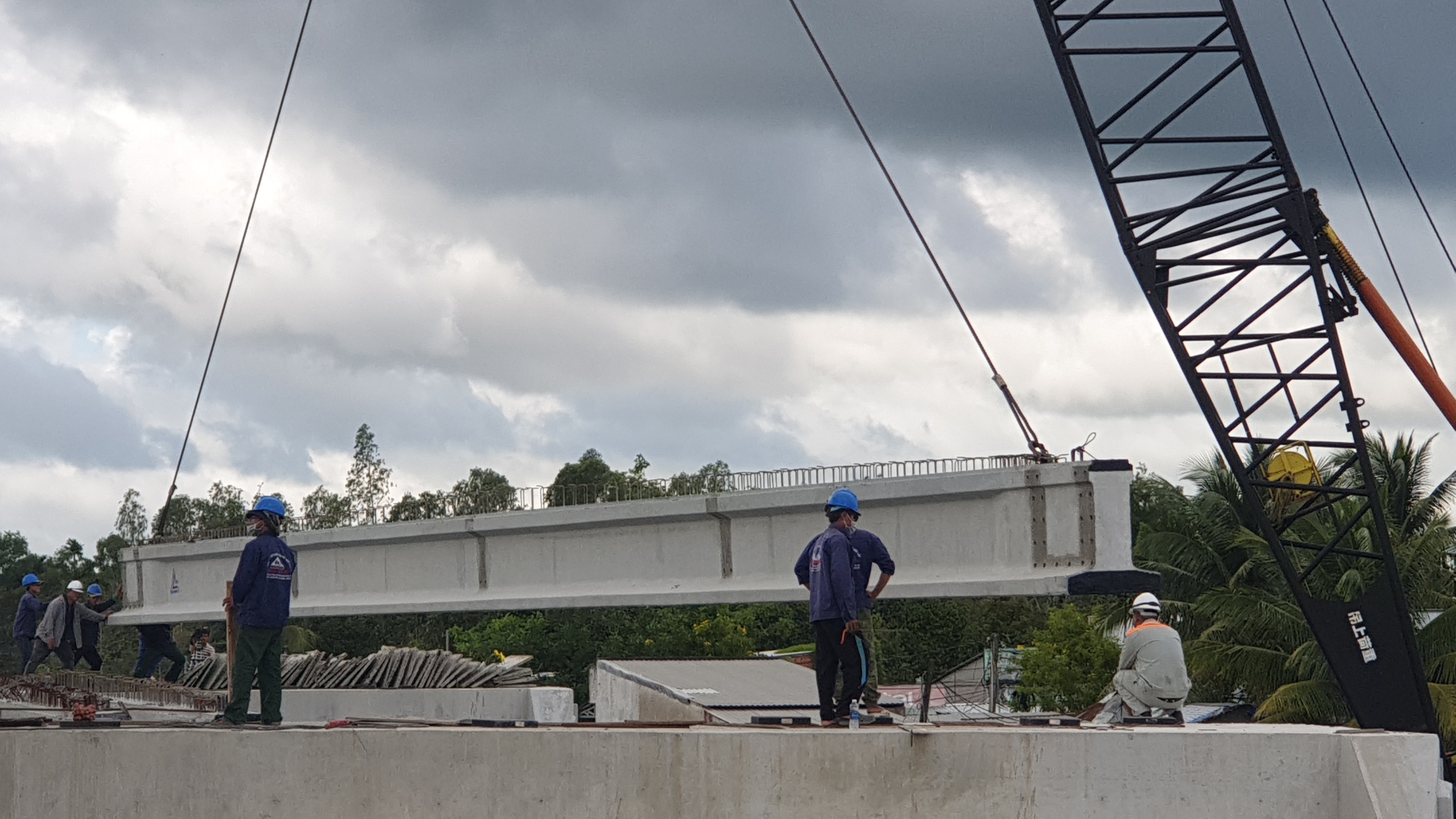 G&aacute;c 20 dầm b&ecirc; t&ocirc;ng, hợp long cầu T&acirc;y Đ&ocirc; bắc qua s&ocirc;ng Cần Thơ - Ảnh 2.