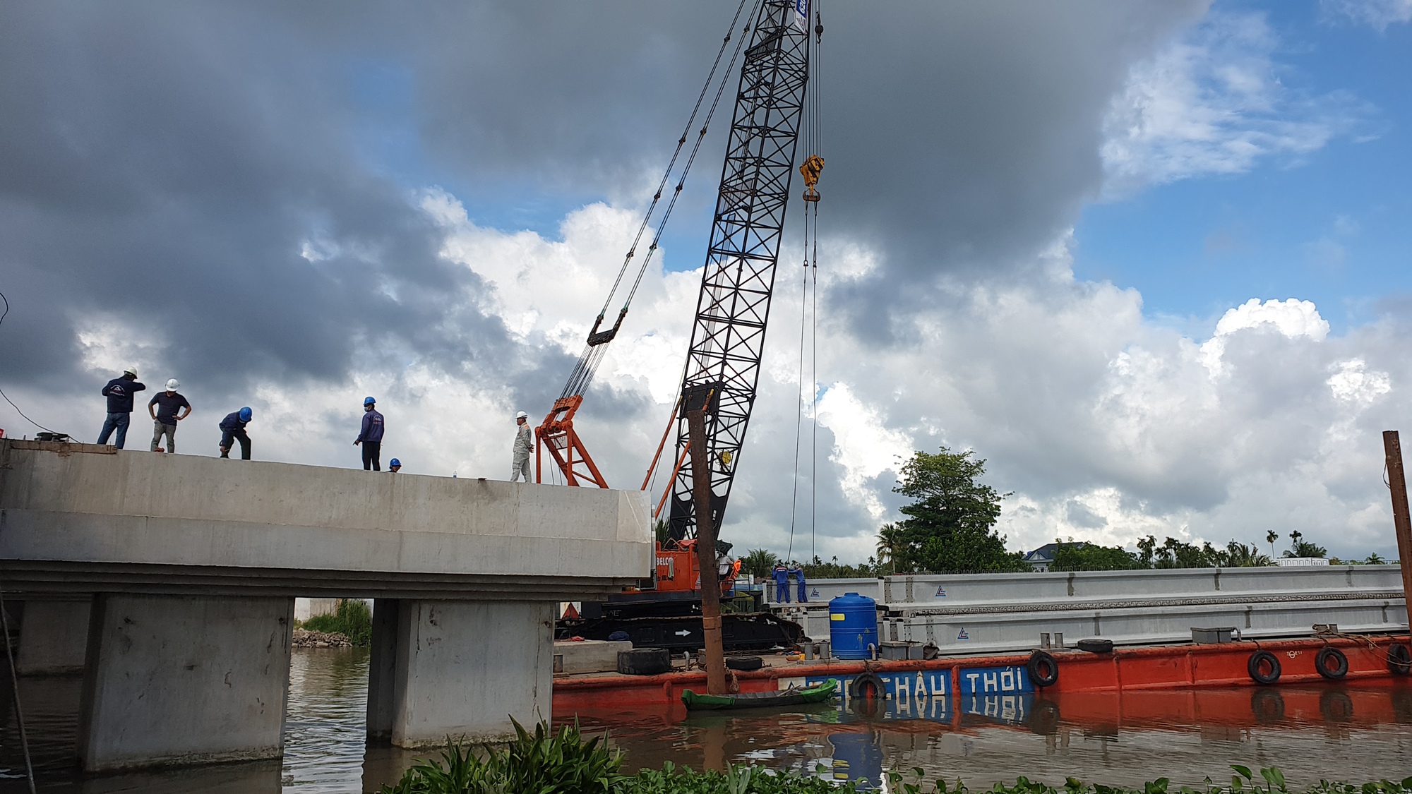 G&aacute;c 20 dầm b&ecirc; t&ocirc;ng, hợp long cầu T&acirc;y Đ&ocirc; bắc qua s&ocirc;ng Cần Thơ - Ảnh 4.