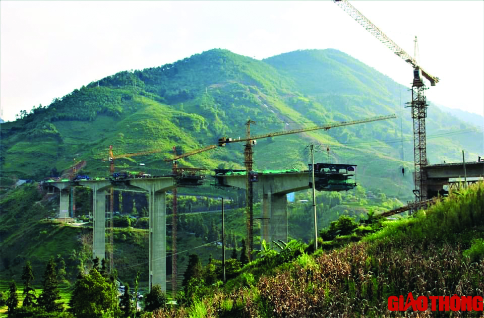 Cầu M&oacute;ng Sến đọ d&aacute;ng c&ugrave;ng n&uacute;i m&acirc;y trời T&acirc;y Bắc - Ảnh 5.