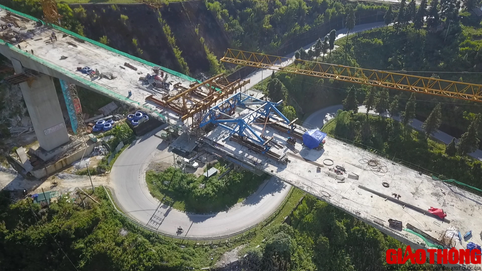 Cầu M&oacute;ng Sến đọ d&aacute;ng c&ugrave;ng n&uacute;i m&acirc;y trời T&acirc;y Bắc - Ảnh 6.