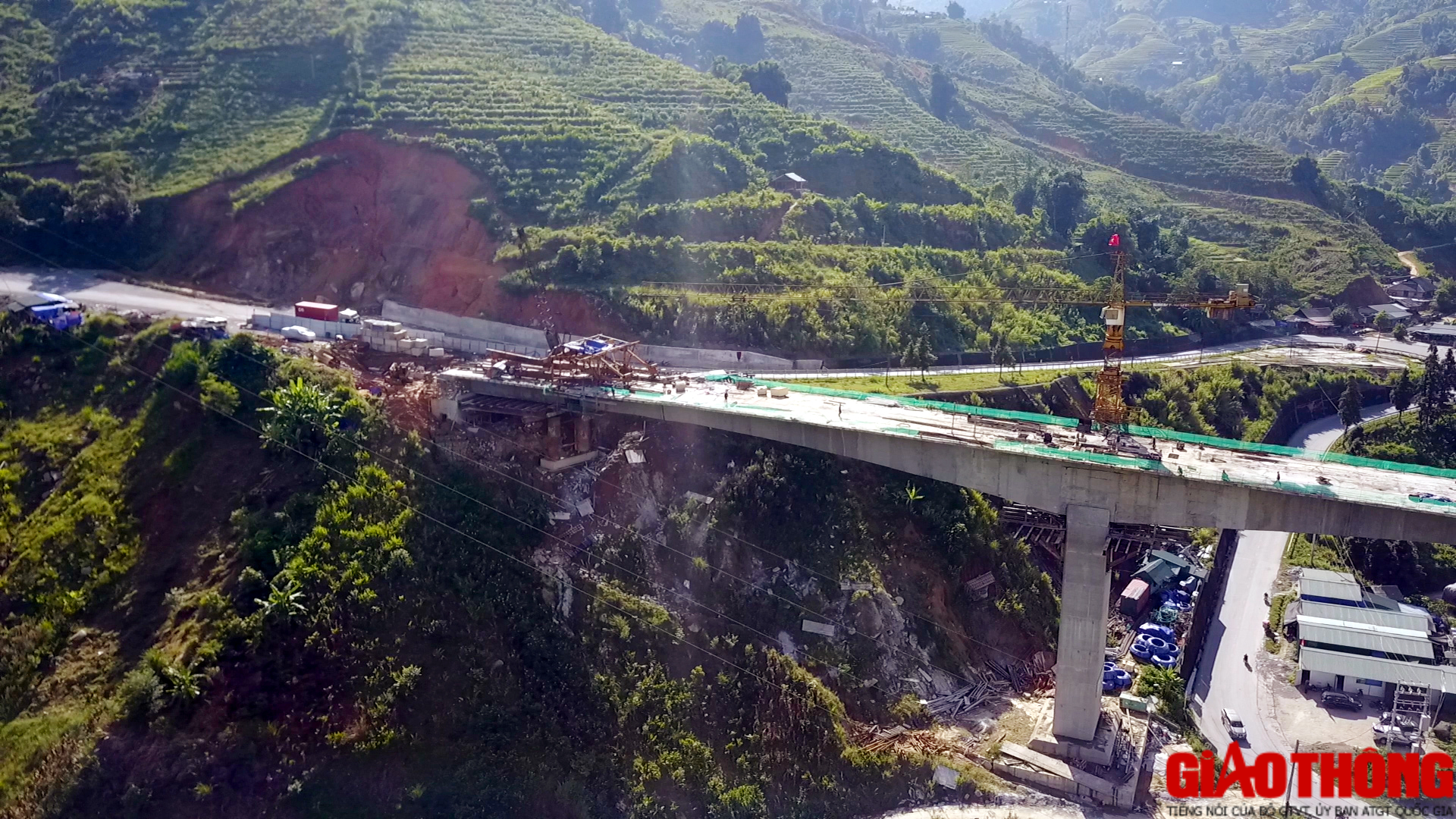 Cầu M&oacute;ng Sến đọ d&aacute;ng c&ugrave;ng n&uacute;i m&acirc;y trời T&acirc;y Bắc - Ảnh 7.