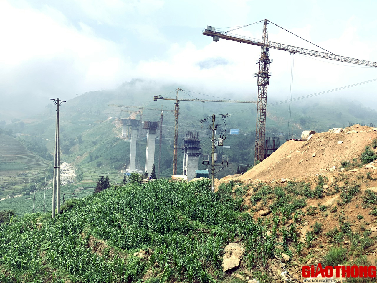 Cầu M&oacute;ng Sến đọ d&aacute;ng c&ugrave;ng n&uacute;i m&acirc;y trời T&acirc;y Bắc - Ảnh 14.