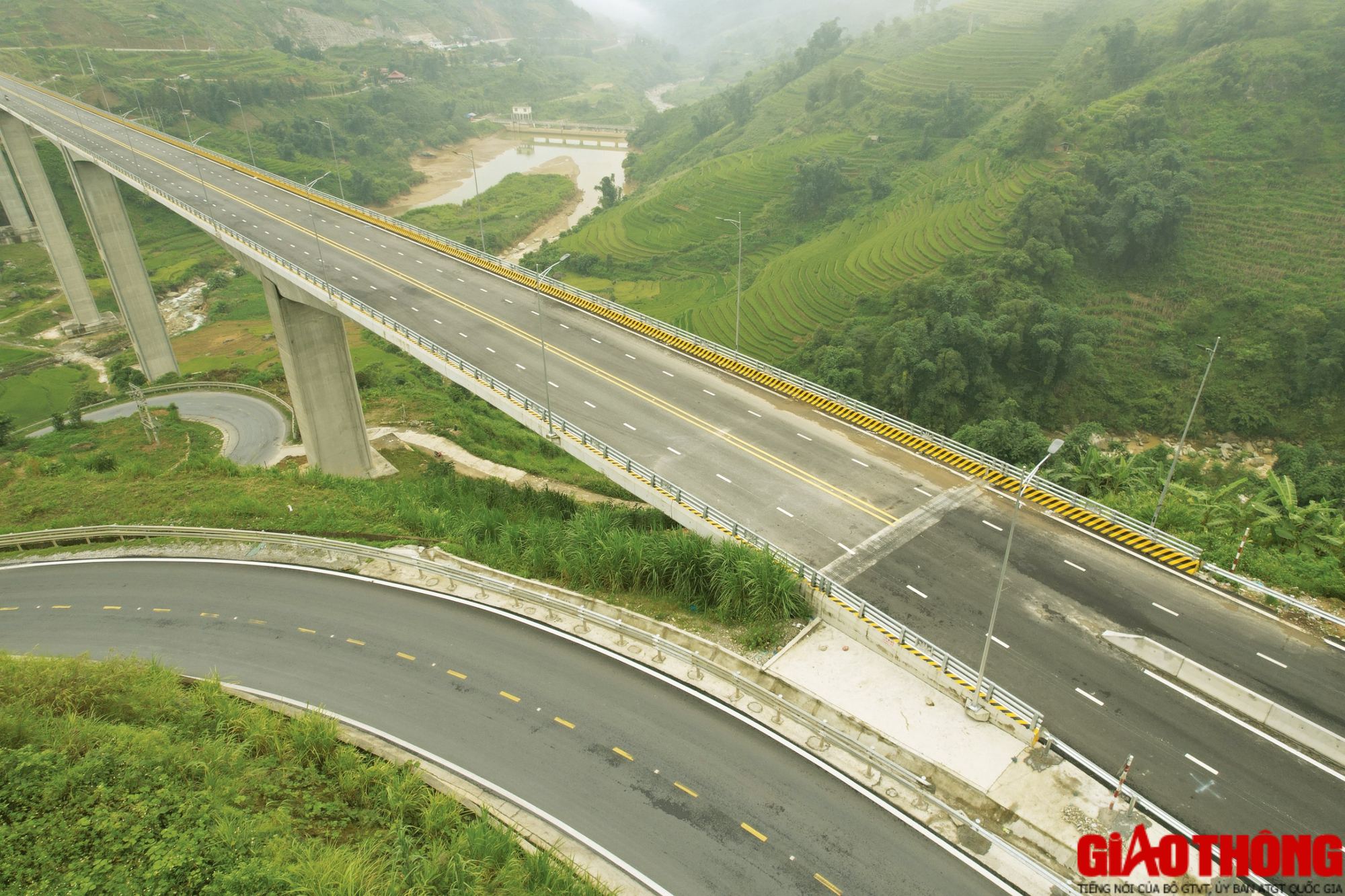 Cầu M&oacute;ng Sến đọ d&aacute;ng c&ugrave;ng n&uacute;i m&acirc;y trời T&acirc;y Bắc - Ảnh 21.