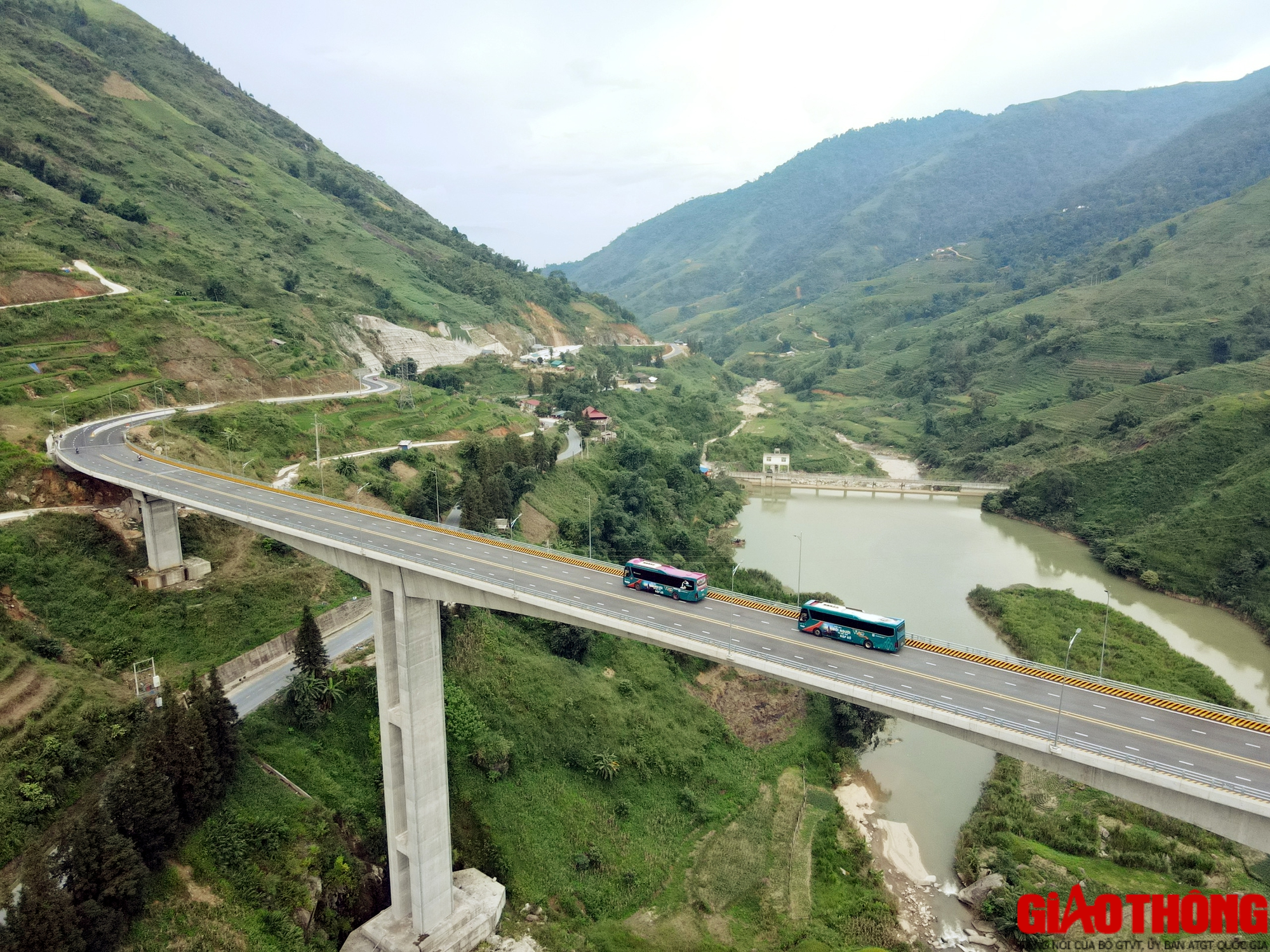 Cầu M&oacute;ng Sến đọ d&aacute;ng c&ugrave;ng n&uacute;i m&acirc;y trời T&acirc;y Bắc - Ảnh 22.