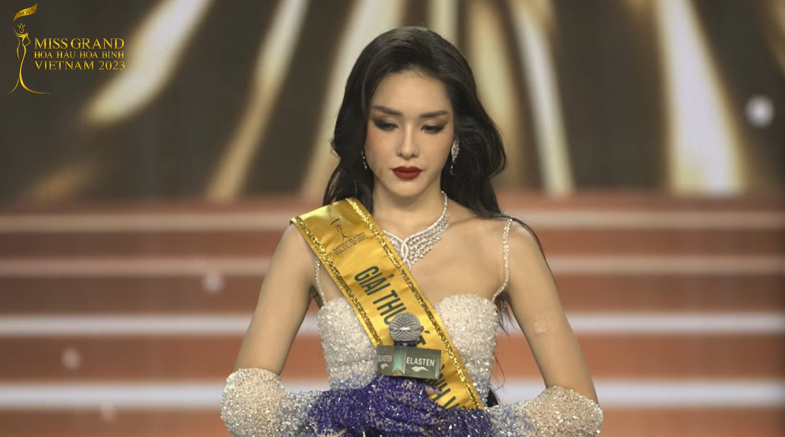 Top 5 Miss Grand Vietnam thi ứng xử: Th&iacute; sinh ấp &uacute;ng kh&ocirc;ng n&oacute;i n&ecirc;n lời - Ảnh 1.