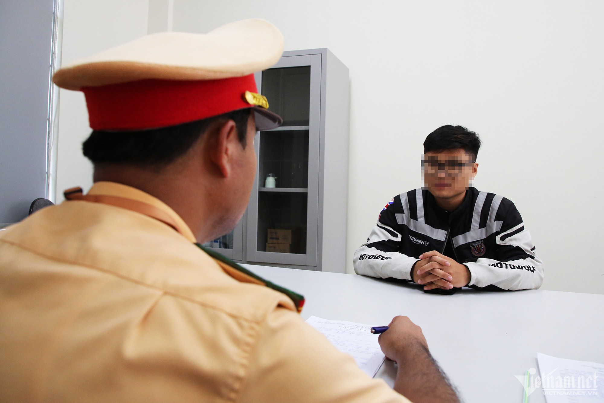 Vụ đo&agrave;n xe m&ocirc;t&ocirc; đi v&agrave;o cao tốc: Y&ecirc;u cầu 24 chủ xe ra l&agrave;m việc - Ảnh 2.