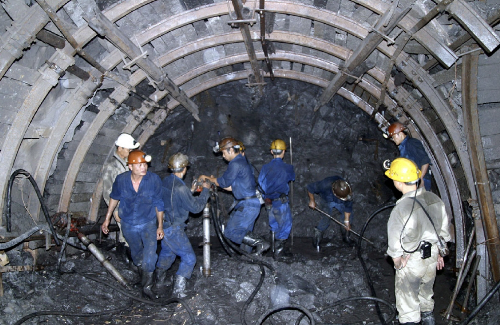 Thủ tướng y&ecirc;u cầu điều tra, l&agrave;m r&otilde; tr&aacute;ch nhiệm vụ tai nạn hầm l&ograve; tại Quảng Ninh - Ảnh 1.