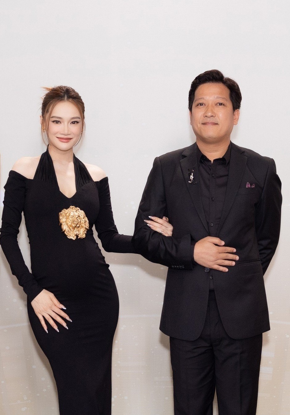 Hoa hậu đẹp nhất thế giới 2022 v&agrave; d&agrave;n mỹ nh&acirc;n đổ bộ thảm đỏ chung kết Hoa hậu H&ograve;a b&igrave;nh Việt Nam - Ảnh 8.