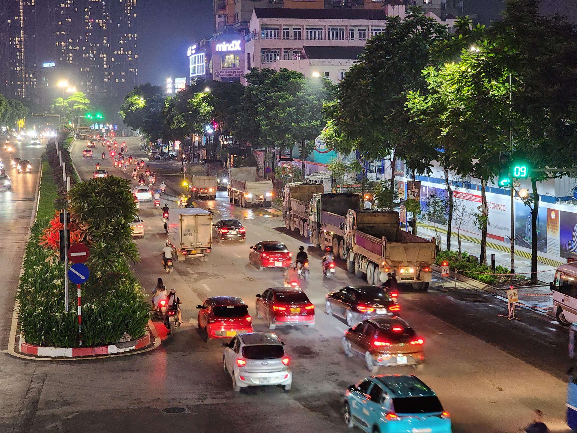 Sau phản &aacute;nh của B&aacute;o Giao th&ocirc;ng, CSGT mật phục xử l&yacute; xe chở đất vi phạm - Ảnh 5.