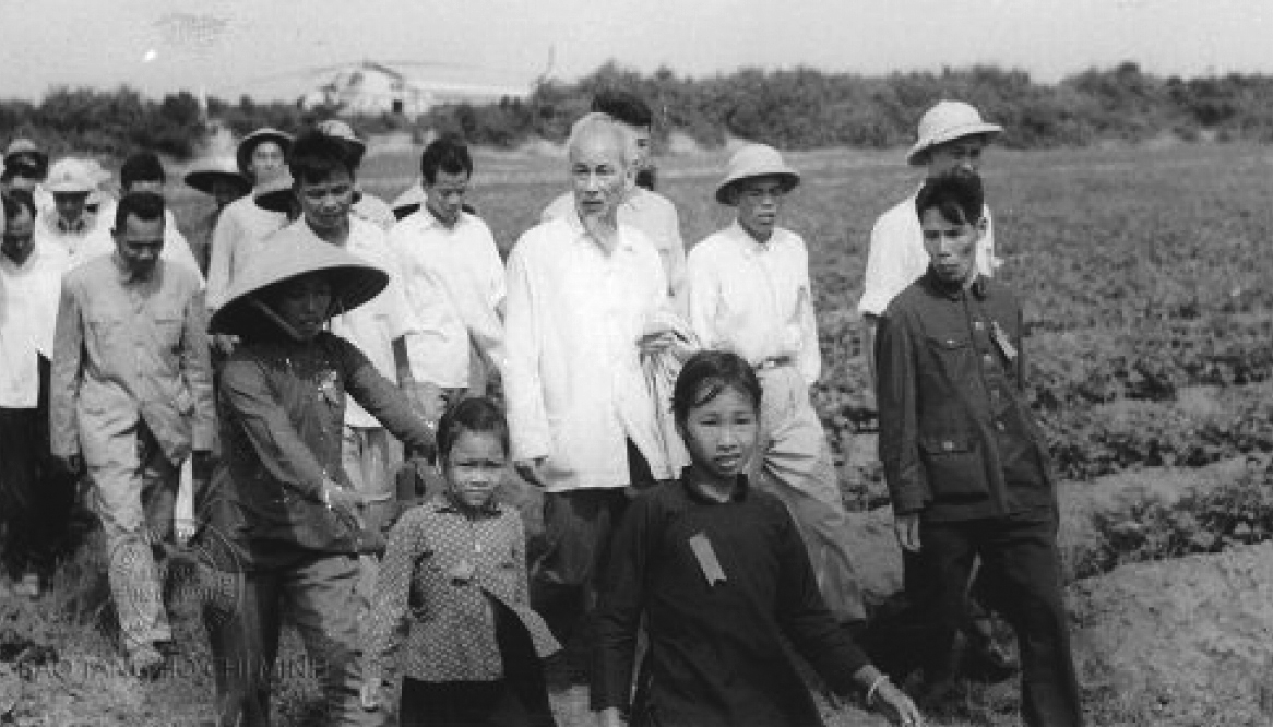 Bác Hồ về thăm người dân huyện Cô Tô ngày 9/5/1961 Bác Hồ về thăm người dân huyện Cô Tô ngày 9/5/1961