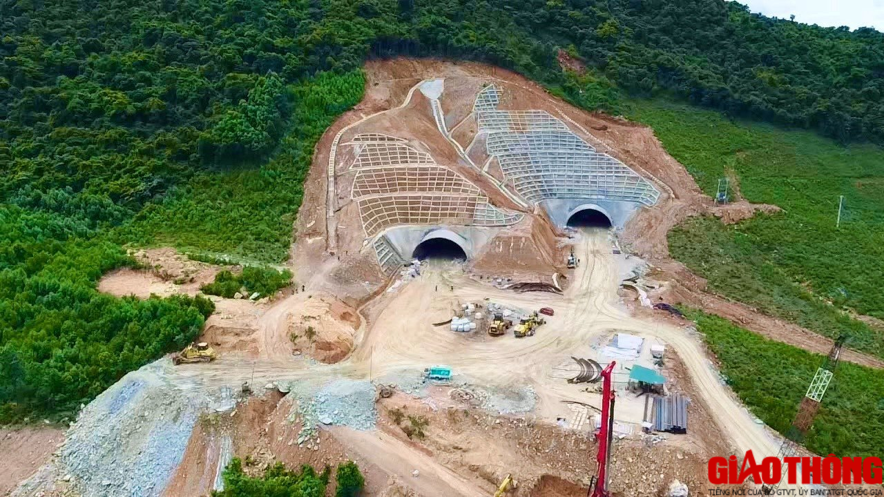 Tiến độ thi c&ocirc;ng hầm Đ&egrave;o Bụt d&agrave;i nhất dự &aacute;n cao tốc Bắc Nam giai đoạn II đang được thi c&ocirc;ng như thế n&agrave;o? - Ảnh 1.