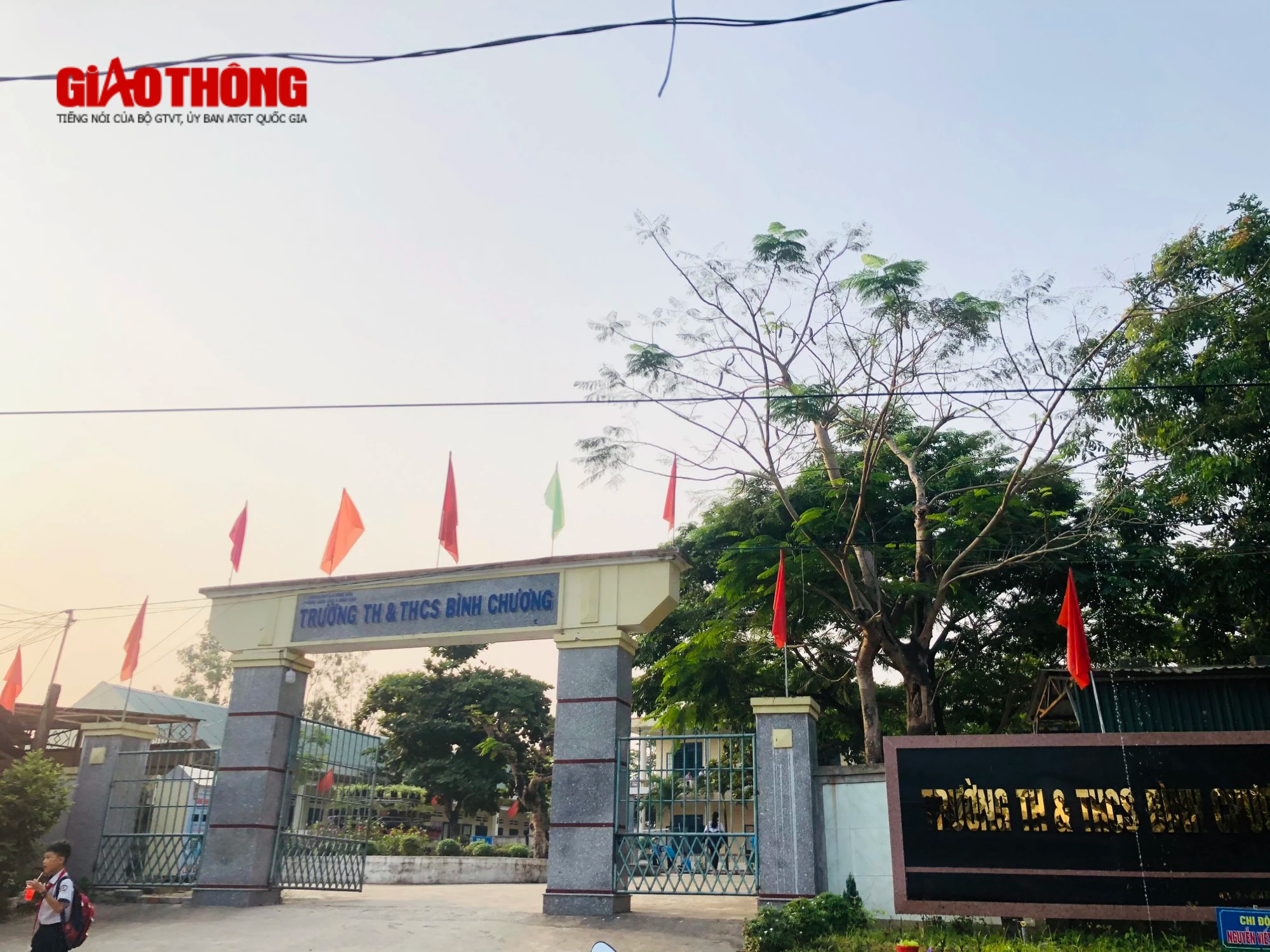 Bạo h&agrave;nh vợ, hiệu trưởng một trường ở Quảng Ng&atilde;i bị kỷ luật khiển tr&aacute;ch - Ảnh 1.