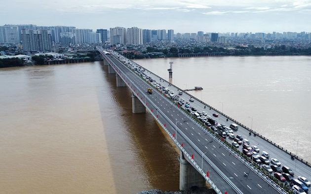 Phương tiện đi lại thế n&agrave;o qua cầu Vĩnh Tuy 2 sau th&ocirc;ng xe?