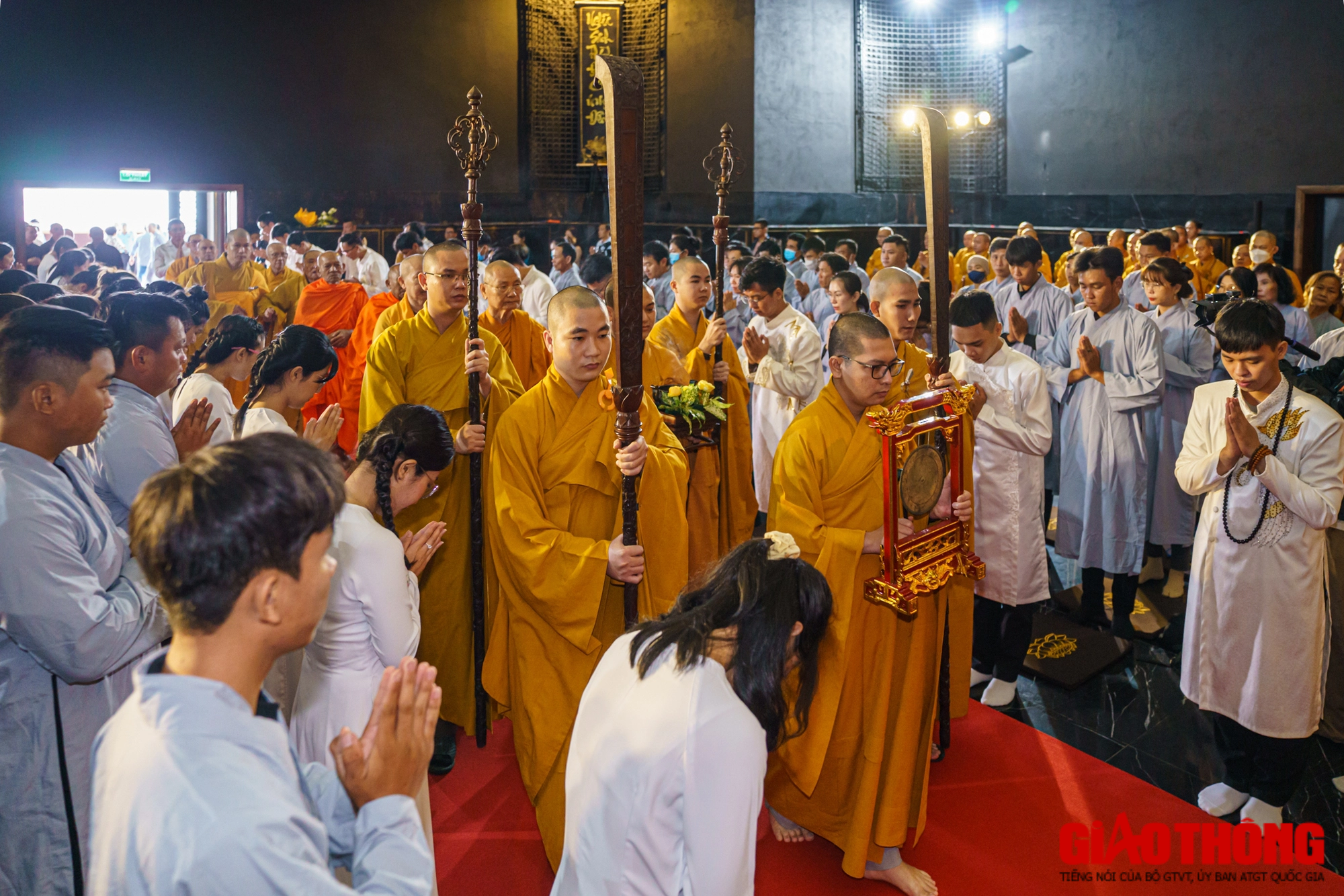 Khoảnh khắc x&uacute;c động mừng lễ Vu Lan tại n&uacute;i B&agrave; Đen - Ảnh 2.