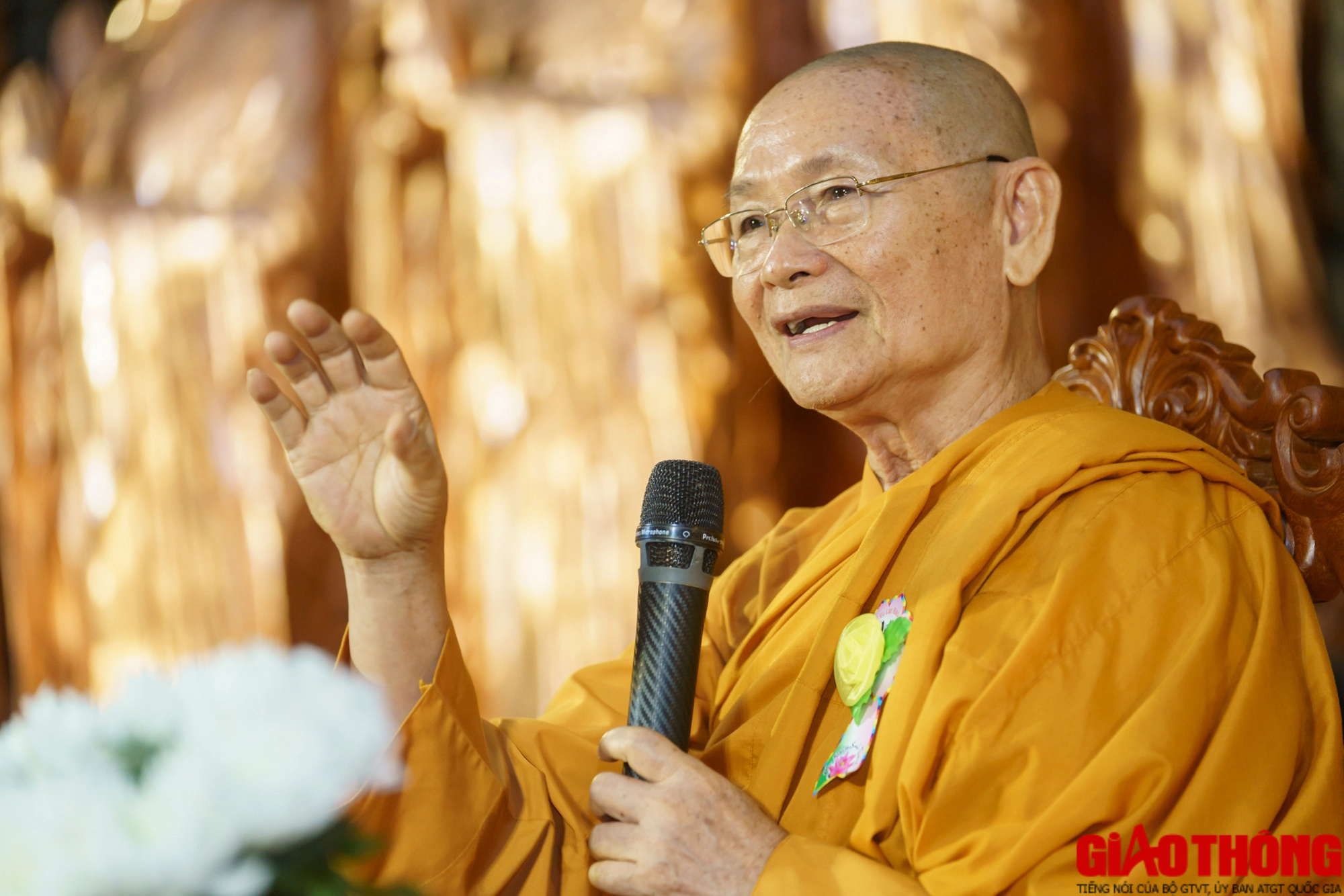 Khoảnh khắc x&uacute;c động mừng lễ Vu Lan tại n&uacute;i B&agrave; Đen - Ảnh 3.