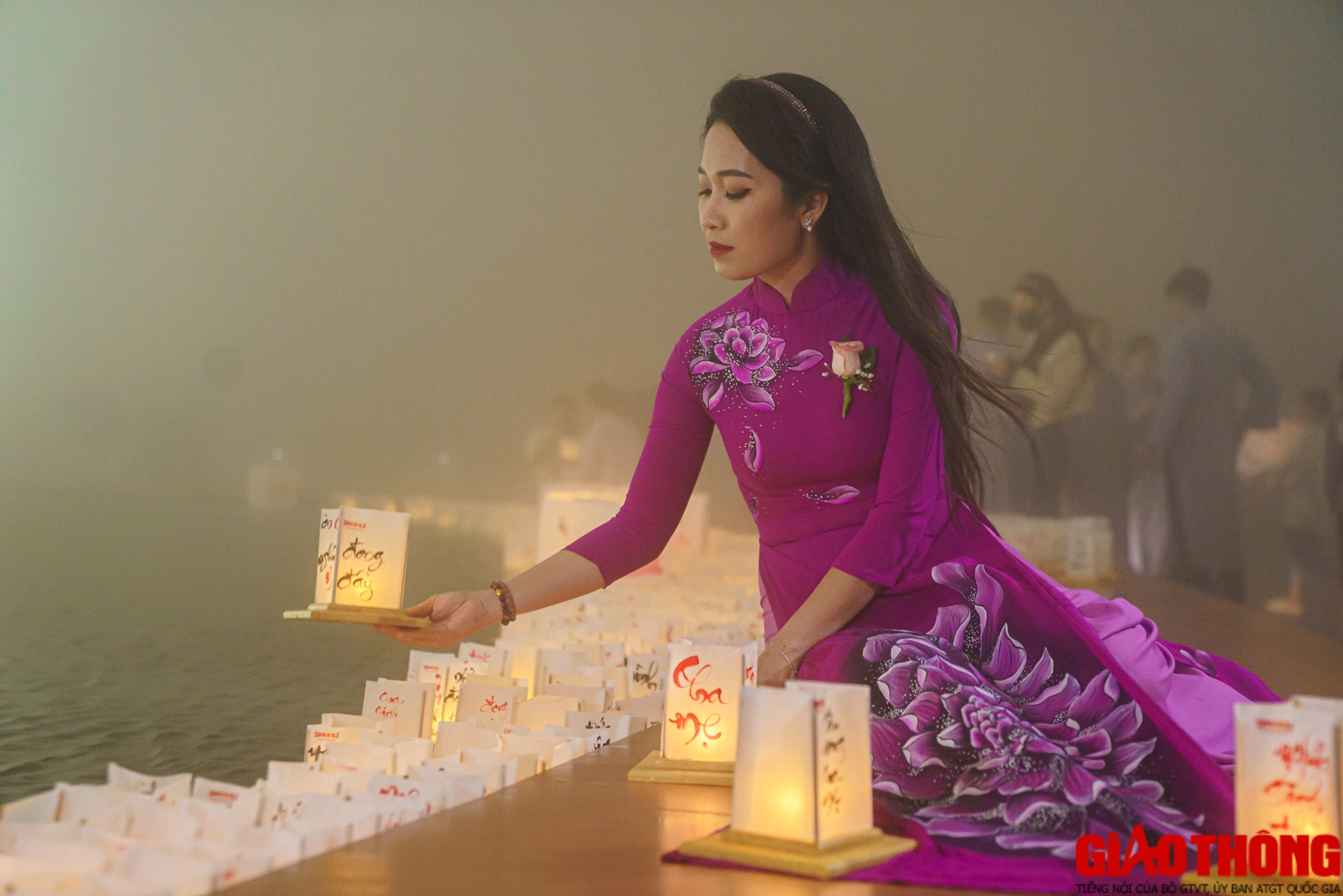 Khoảnh khắc x&uacute;c động mừng lễ Vu Lan tại n&uacute;i B&agrave; Đen - Ảnh 13.