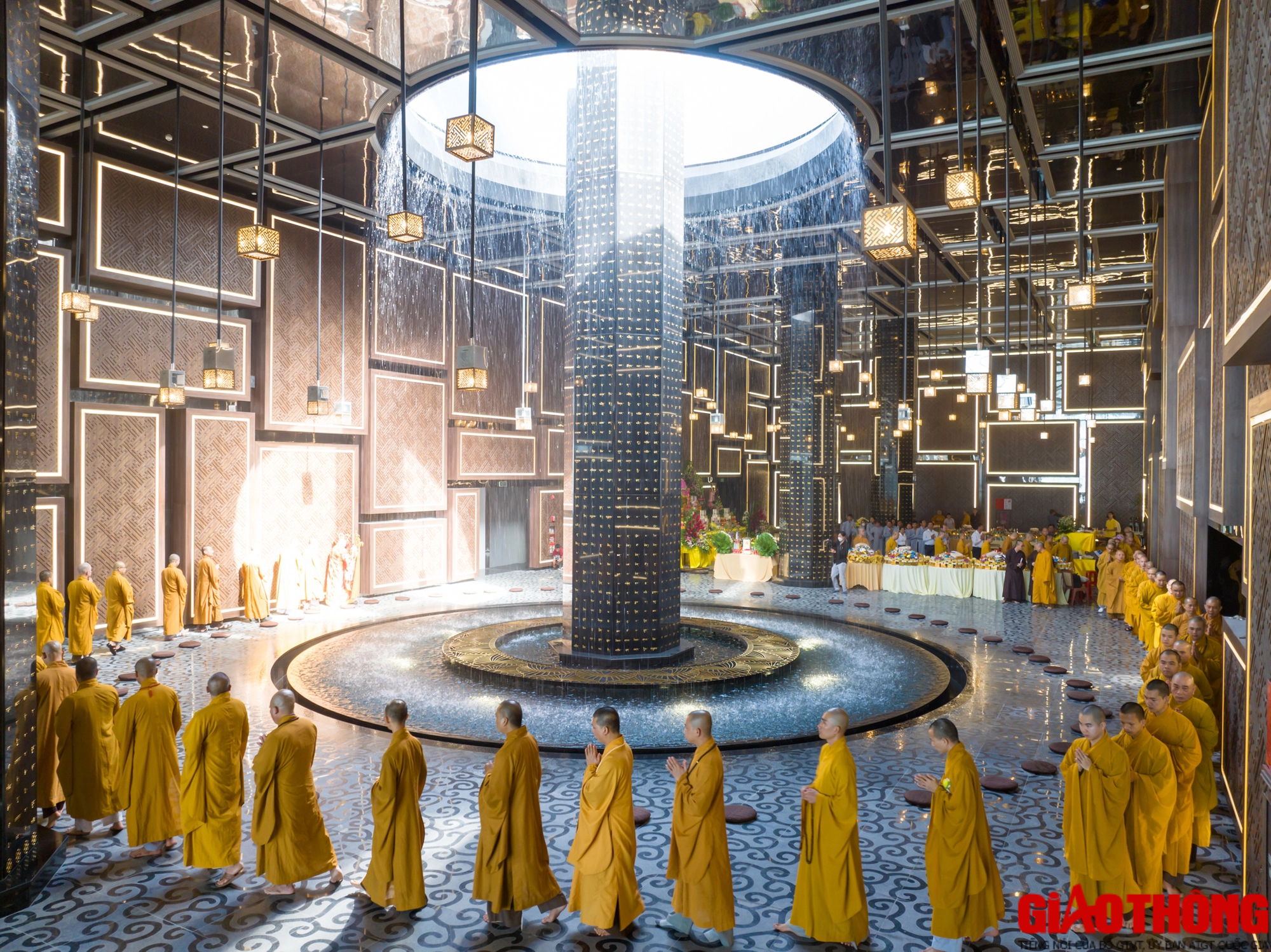 Khoảnh khắc x&uacute;c động mừng lễ Vu Lan tại n&uacute;i B&agrave; Đen - Ảnh 15.